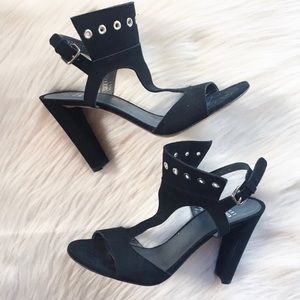 ❤️Stuart Weitzman Black T- Strap Heels 9.5❤️